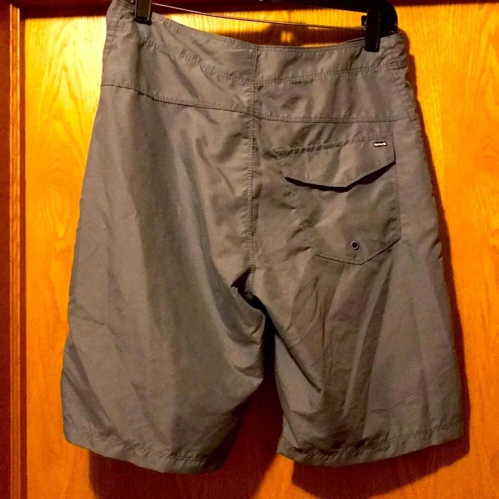 Hurley 30 waist gray 8.5” inseam unlined surf board shorts pocket EUC